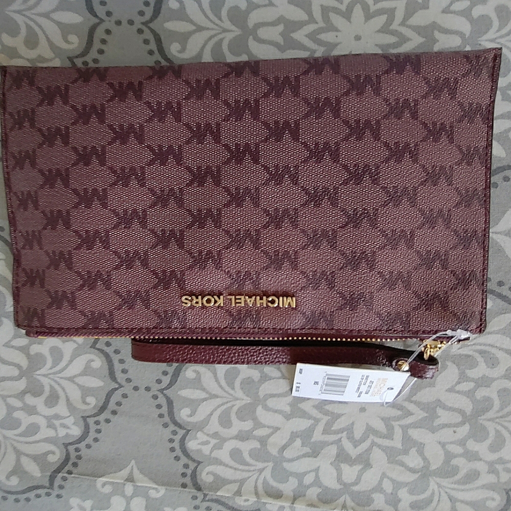 New with tags Michael Kors Clutch wristlet